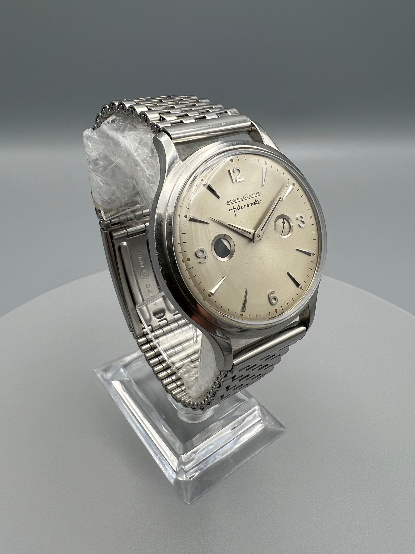 Jaeger LeCoultre, The Futurmatic Reference E502 Rare 37mm “Porthole”, 1950s