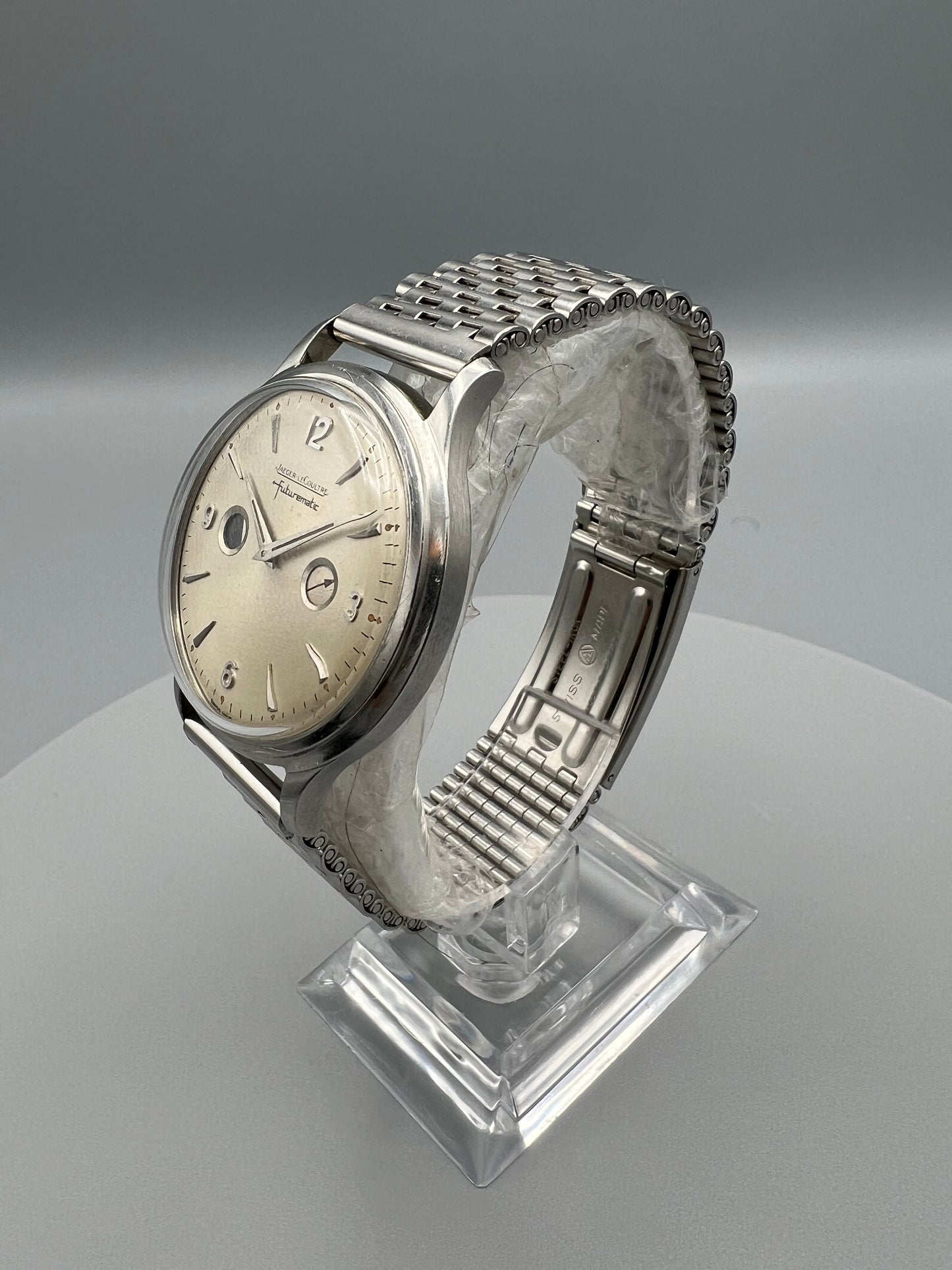Jaeger LeCoultre, The Futurmatic Reference E502 Rare 37mm “Porthole”, 1950s