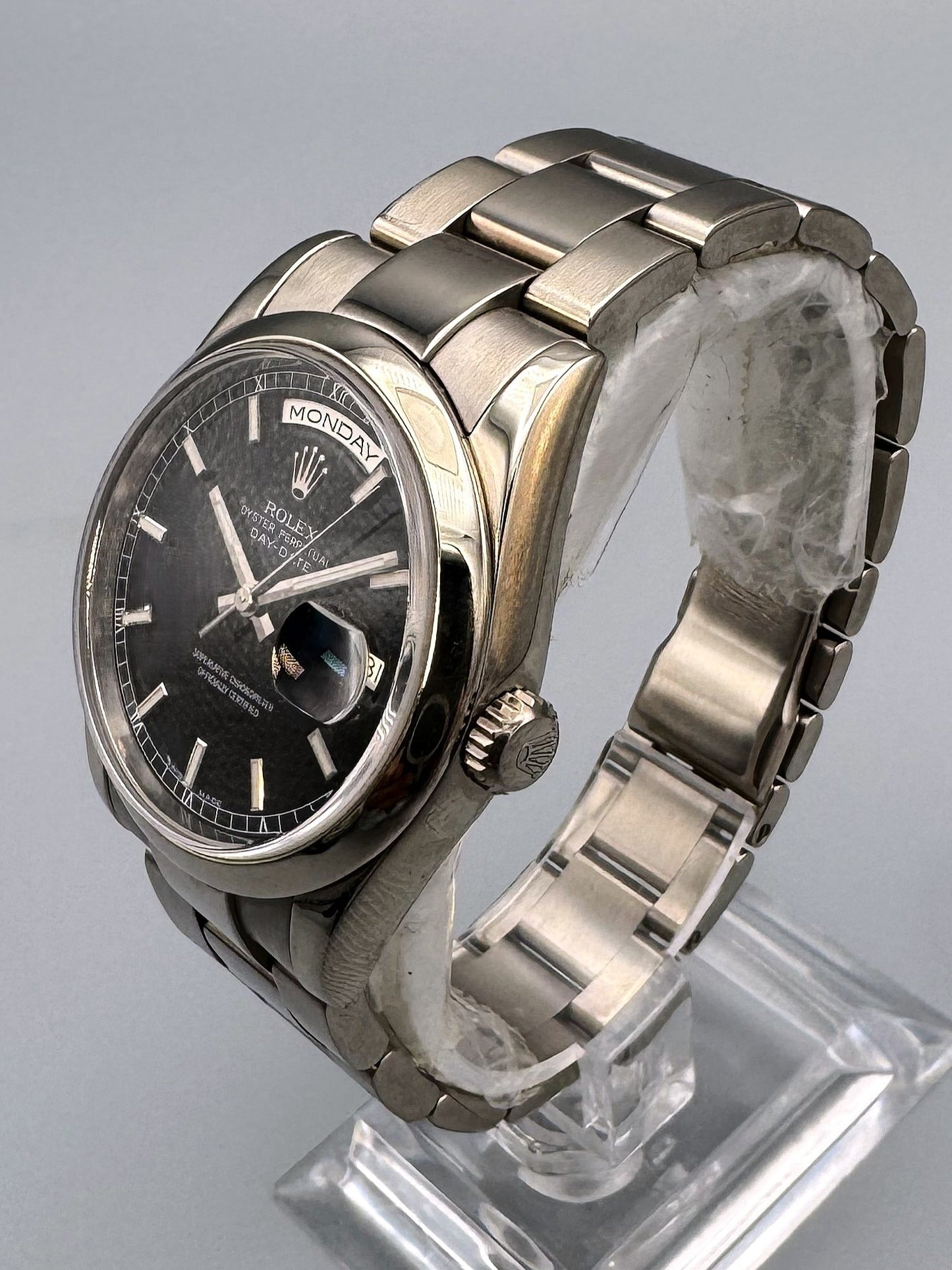 Rolex Day-Date reference 118209 White Gold, Black Dial, 36mm Full Set, Rolex Certified