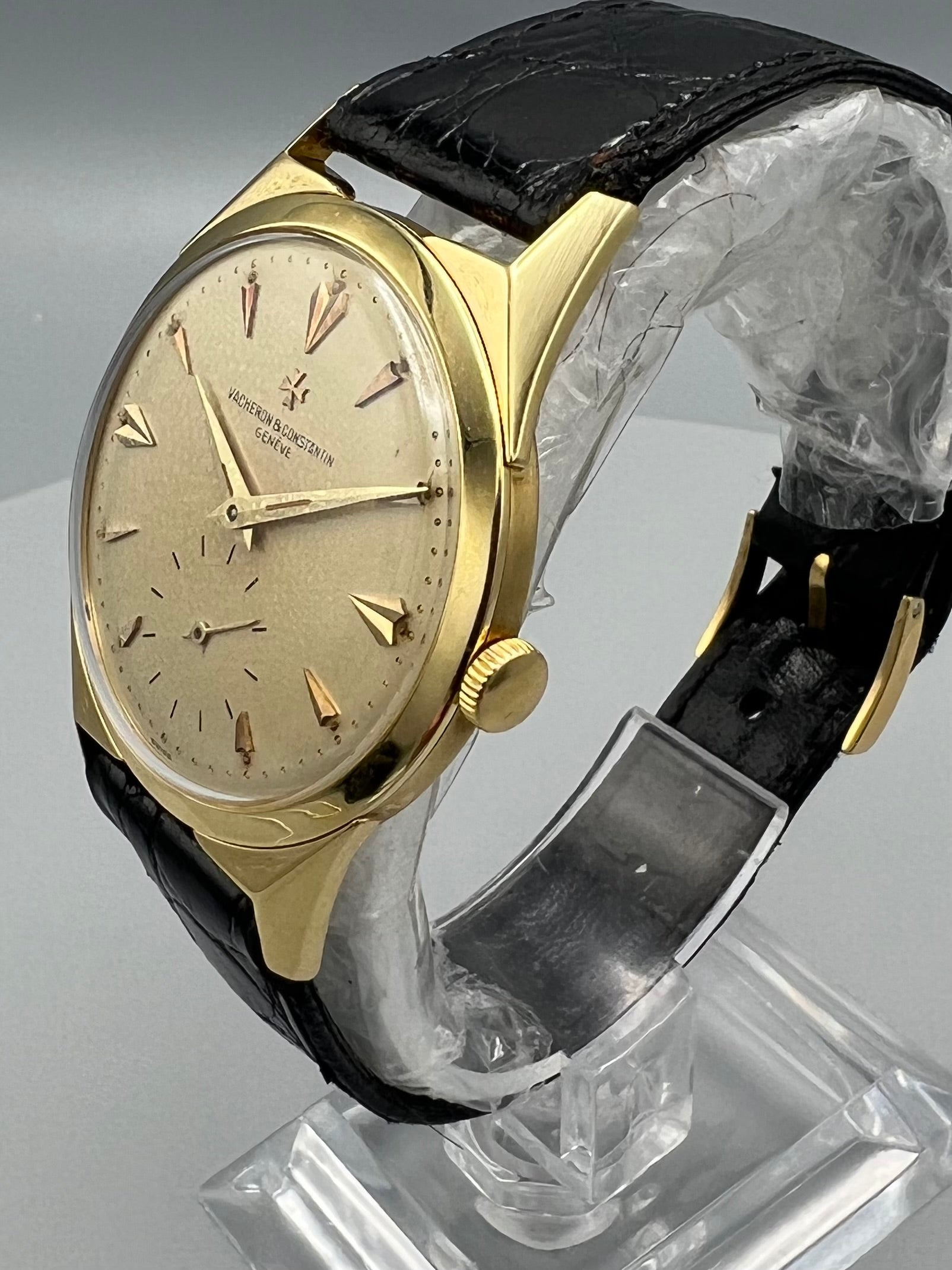 Vacheron Constantin Ref 6066 Rare Sculpted Maltese Cross Lugs Yellow Gold 1957